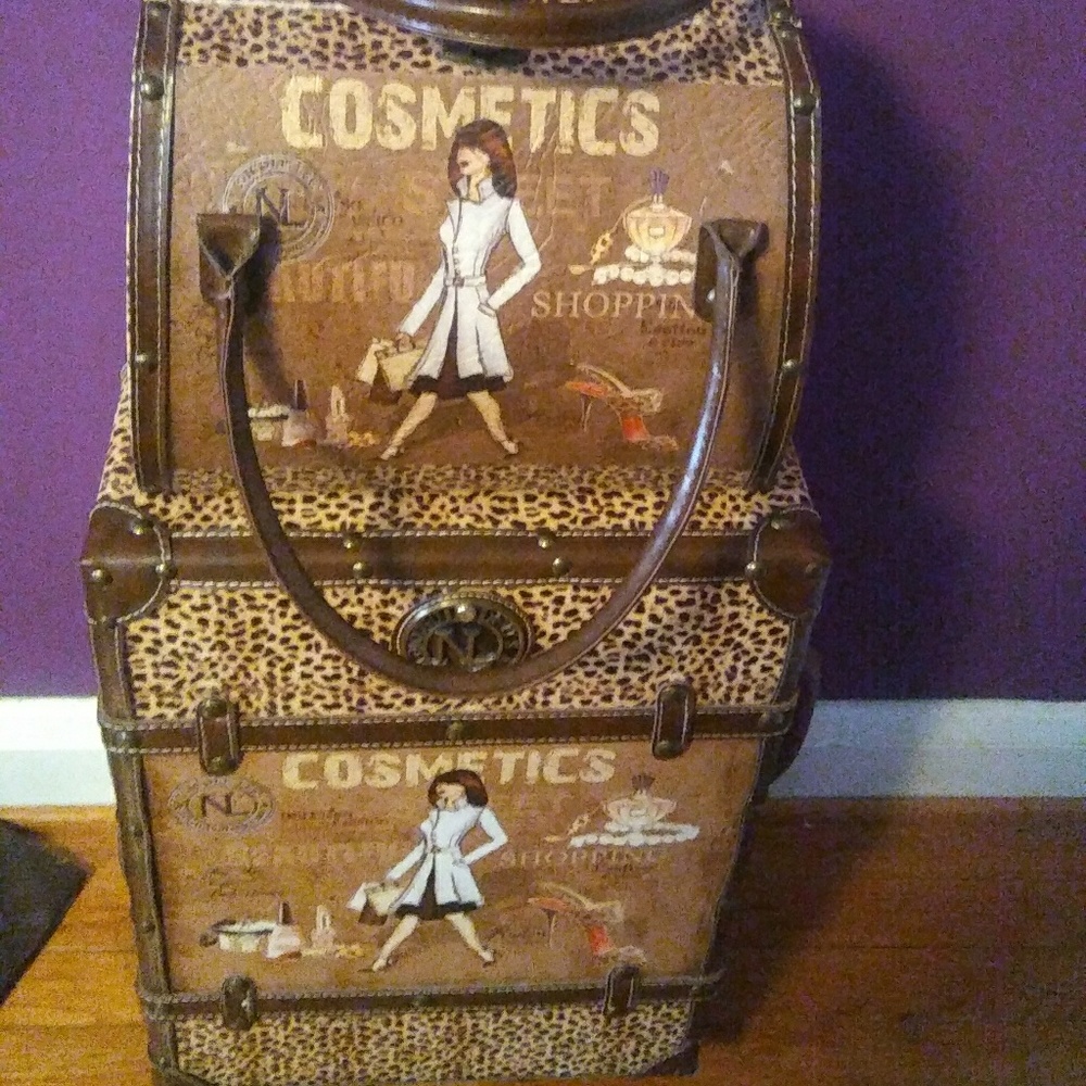 Cosmetics bag and expandable rolling case